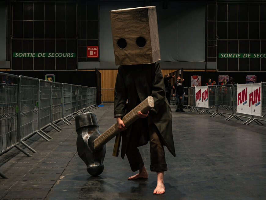 Cosplay of Mono from Little Nightmares 2